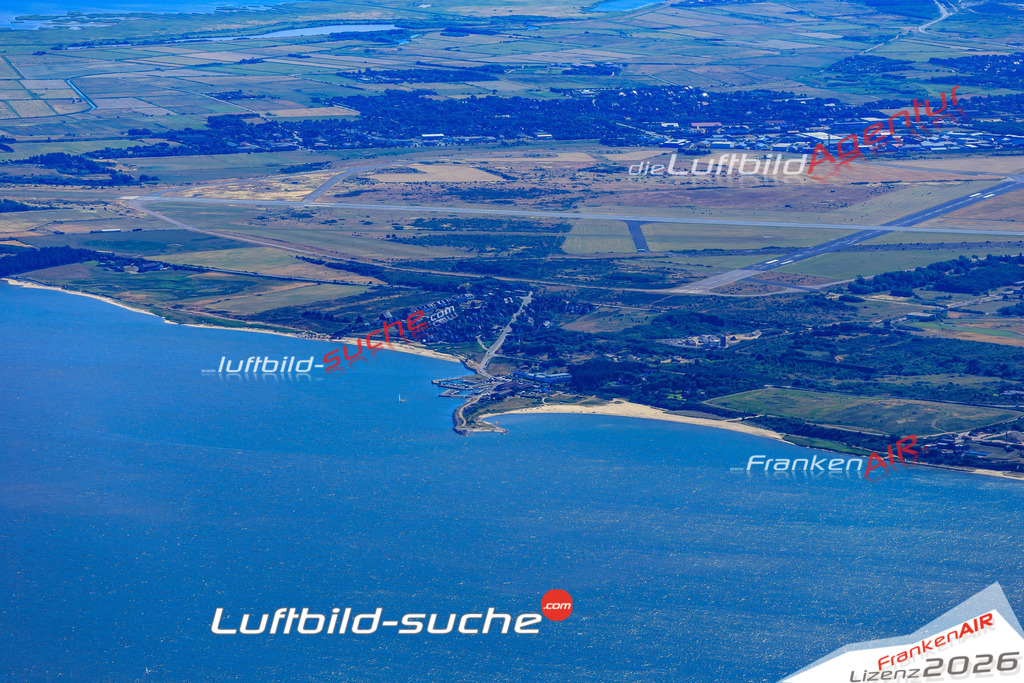 Die Luftbildaufnahme Munkmarsch - Sylt wurde 2018 mittels Flugzeug (keine Drohne) erstellt. Perfekte Schärfe und Druck- Auflösung- Garantiert!