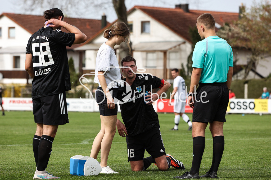 BC Aichach - TSV Friedberg | Professionelle Sportfotos aus den Bereichen Fußball, Eishockey, Handball und vieles mehr. Ob Sieg oder Niederlage