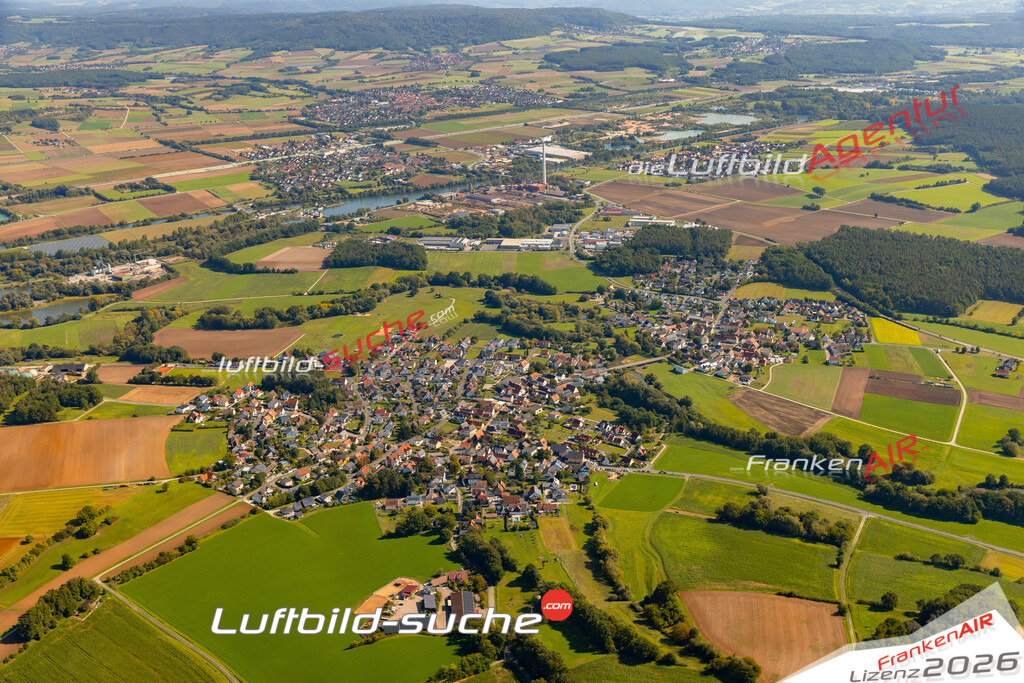 Klassische Luftaufnahme ohne Drohne zeigt:Trailsdorf bei Hallerndorf - Die Luftbildaufnahme wurde 2025 vom UL-Flugzeug heraus erstellt ( keine Drohne ) - Hochauflösende Luftaufnahme -Nicht vergleichbar mit Google Maps oder Satelittenbilder- Die Geschenkidee !Mit Lizenz und Bildrechte bestellbar