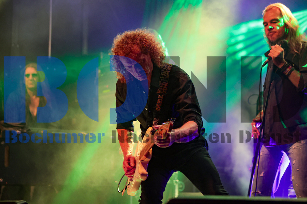 Purple Rising  {date} -  | {headline}(Foto: Sebastian Sendlak / BOND) - Realisiert mit Pictrs.com