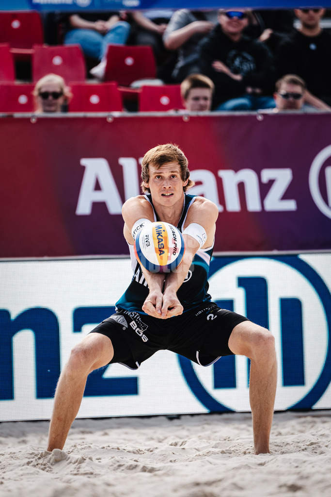 Beachvolleyball | Männer | German Beach Tour 2024 | Tourstop Bremen | 08.06.2024 | Peter Wolf bei der Annahme