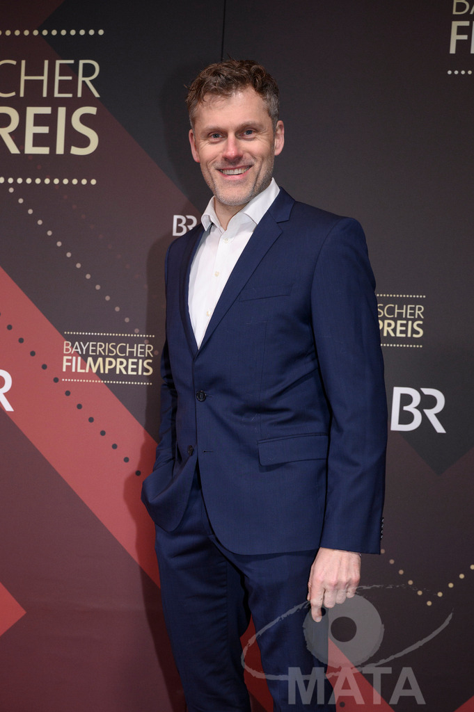 _DWI5068 | Jens Atzorn bei der Verleihung des 47. Bayerischen Filmpreises 2026  im Prinzregententheater. München, Deutschland. Der Bayerische Filmpreis wird seit 1979 von der Bayerischen Staatsregierung verliehen, um die Bedeutung des Kinofilms als Kulturgut herauszustellen - Realisiert mit Pictrs.com