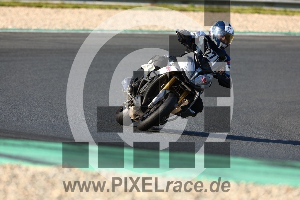 0271-20240813_05149 | Schöne Erinnerungen an spannende Momente - das festzuhalten ist unser Job. PIXELrace.de ist seit 2003 auf den Rennstrecken Europas unterwegs um die Action draußen beim Fahren und die wunderbare Stimmung imm Fahrerlager für euch einzufangen.