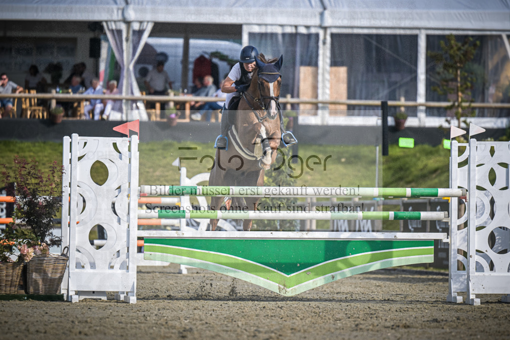 DOS_2778 | Entdecke hochwertige Reitturnierfotos von Foto Oger. Professionell, emotional und authentisch – jetzt Lieblingsmomente im Shop bestellen.Deutschlandweite Turnierfotografie. - Realisiert mit Pictrs.com