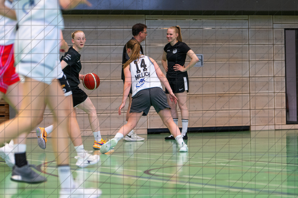 2. DBBL Nord 25/26 | Saisonvorbereitung des BBC Osnabrück | KREUZHERMES Charlotte (BBC Osnabrück #17) //  Osnabrück / Deutschland / 26.06.25: 2. DBBL Nord 25/26 | Saisonvorbereitung des BBC Osnabrück //   CREDIT:www.bullenfotos.de, Martin König, Hörner Weg 40, D-49078 Osnabrück, +4917663732967 // Nutzung und Weitergabe nur zu den vereinbarten Zwecken. Presseanfragen an Ersteller. Alle Rechte beim Ersteller. Honorierung nach MFM. - Realisiert mit Pictrs.com