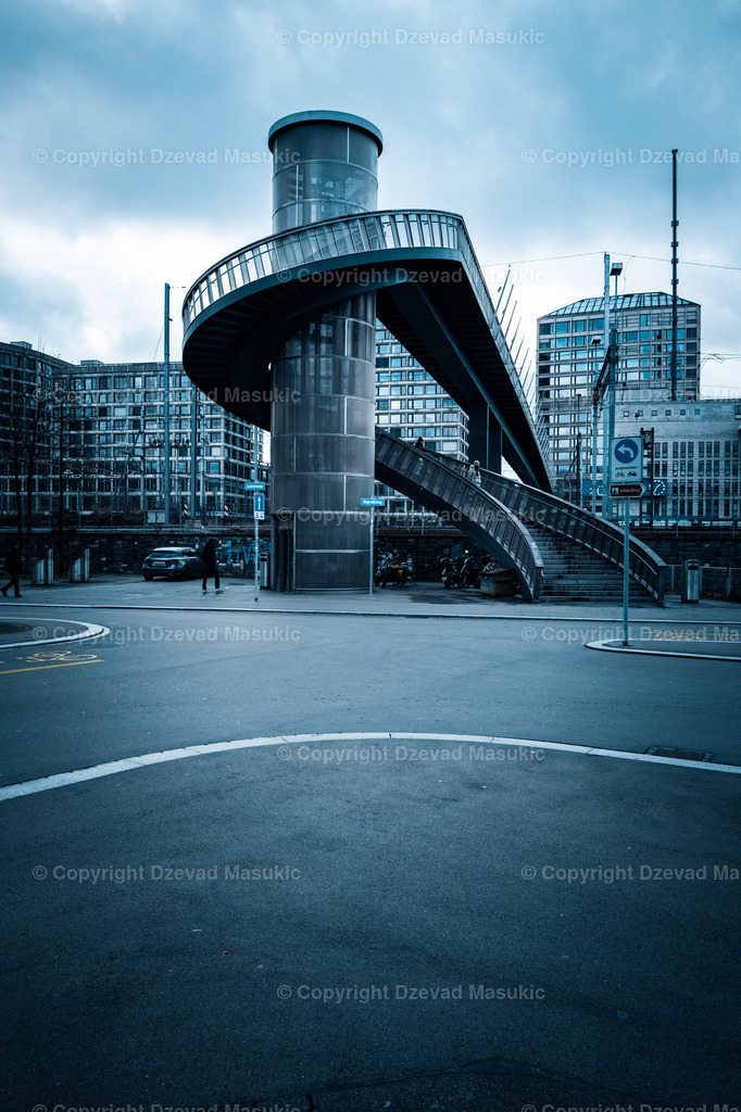 Zürich - Schweiz | Streetphotography - Realisiert mit Pictrs.com