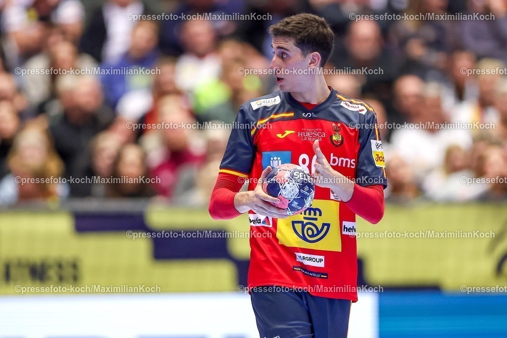 EHF15012601126 | 15.01.2026, Handball, Men's EHF EURO 2026, Spanien - Serbien, Jyske Bank Boxen in Herning, Dänemark, Preliminary Round:  Ian Barrufet Torrebejano (Espania #80) 