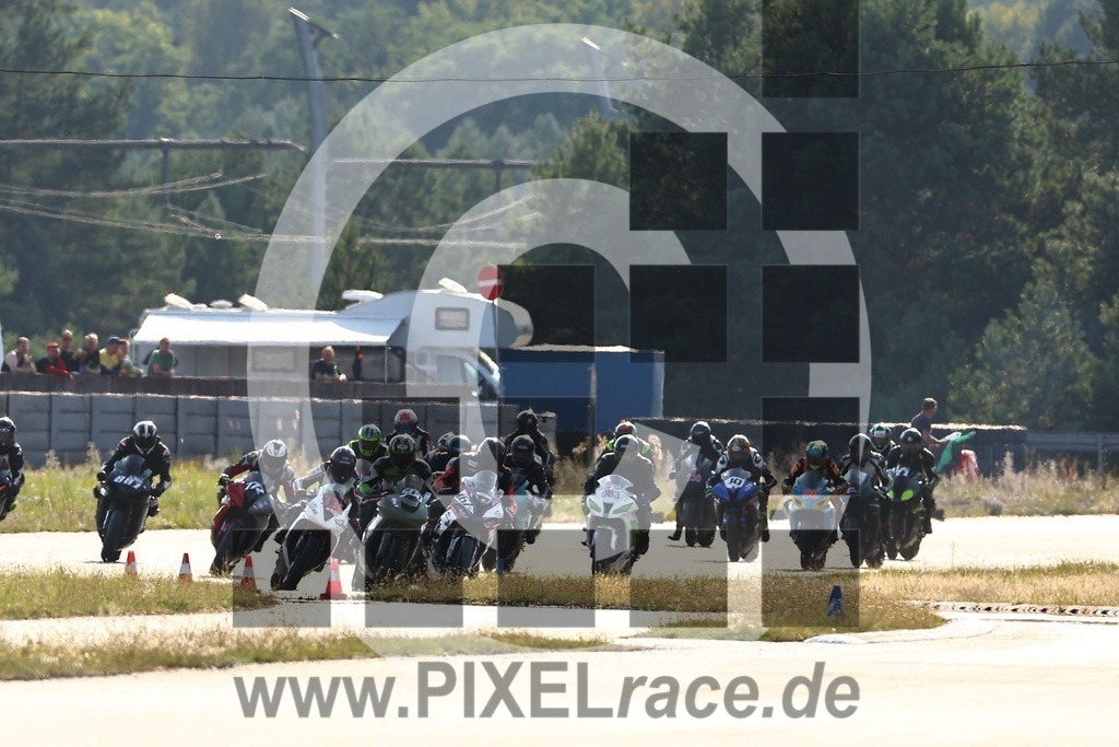 start-20240803_05182 | Schöne Erinnerungen an spannende Momente - das festzuhalten ist unser Job. PIXELrace.de ist seit 2003 auf den Rennstrecken Europas unterwegs um die Action draußen beim Fahren und die wunderbare Stimmung imm Fahrerlager für euch einzufangen.