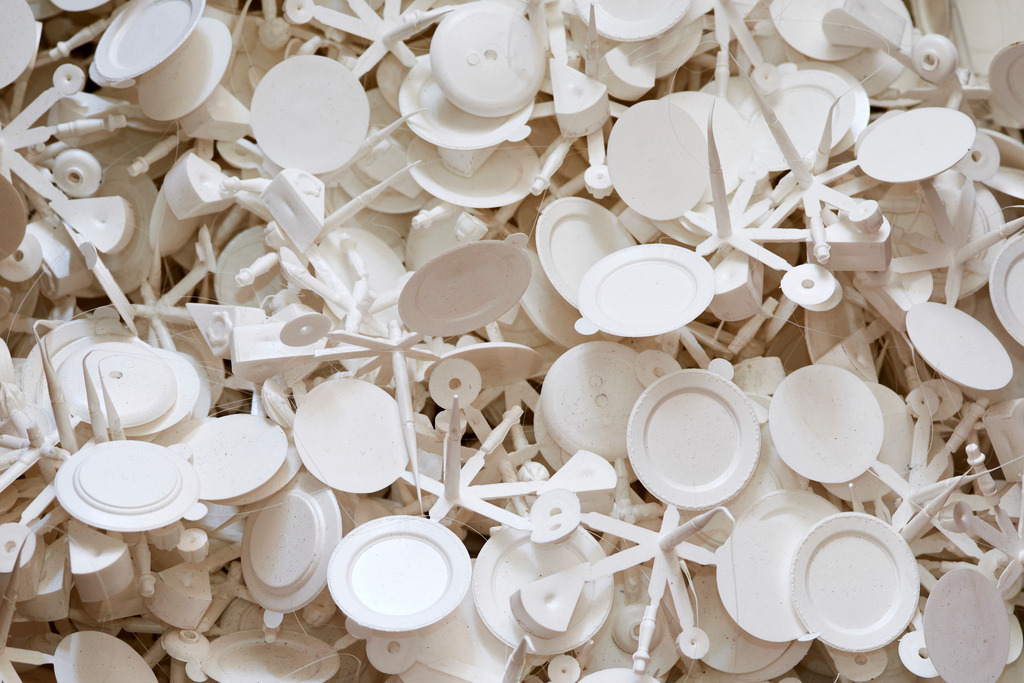 Wiener Schneekugelmanufaktur | Wien, Austria - July 19, 2017: Einzelteile zur Herstellung einer Wiener Schneekugel. - Realisiert mit Pictrs.com