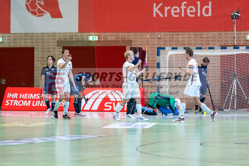 HK_20250118_101778 | 1/4 Finale 1. Bundesliga Halle Herren Crefelder HTC - Zehlendorfer Wespen am 18.1.2025 Halle Glockenspitz, Krefeld , Boomes Anton ( Crefelder HTC #23 ) , LangHeinrich Finn ( Crefelder HTC #22 ) , Niklas Wellen ( Crefelder HTC 10 )