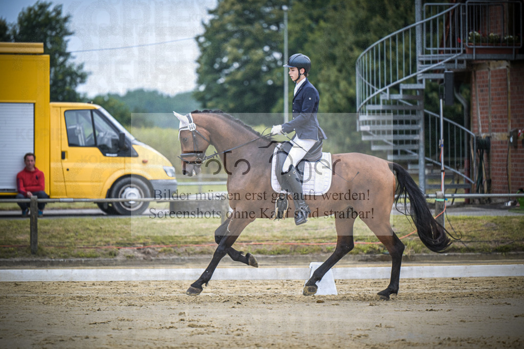 DOS_2075 | Entdecke hochwertige Reitturnierfotos von Foto Oger. Professionell, emotional und authentisch – jetzt Lieblingsmomente im Shop bestellen.Deutschlandweite Turnierfotografie. - Realisiert mit Pictrs.com
