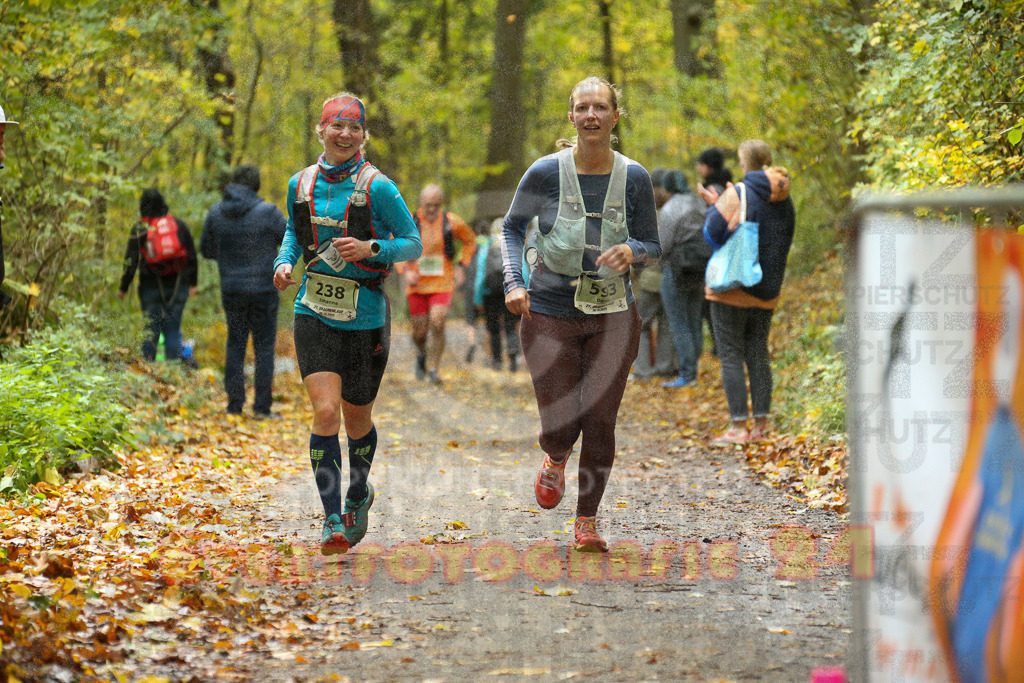 251026_1324_EX1_3367 | Sportfotografie im Rhein-Sieg Kreis, Köln, Bonn, NRW, Rheinland Pfalz, Hessen, etc. Unser Tätigkeitsfeld umfasst den Laufsport vom Volkslauf über den Marathon, Duathlon, Triathon bis zum Ultralauf wie Kölnpfad Ultra oder Schindertrail.