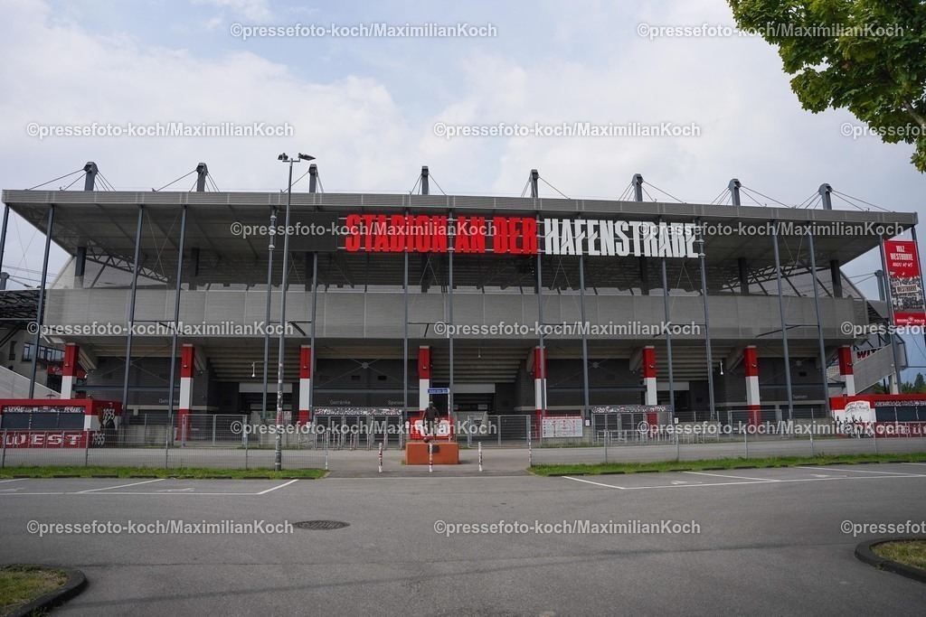 xydr31072501012 | 31.07.2025, xydrx, Fußball, 3.Liga, Pressekonferenz Rot-Weiss Essen, Stadion an der Hafenstraße: WAZ Westkurve, Feature,