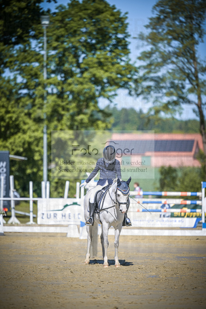 DOS_3888 | Entdecke hochwertige Reitturnierfotos von Foto Oger. Professionell, emotional und authentisch – jetzt Lieblingsmomente im Shop bestellen.Deutschlandweite Turnierfotografie. - Realisiert mit Pictrs.com