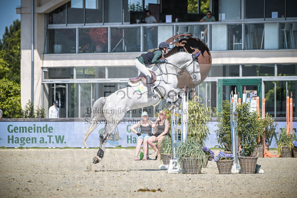DOS_6295 | Entdecke hochwertige Reitturnierfotos von Foto Oger. Professionell, emotional und authentisch – jetzt Lieblingsmomente im Shop bestellen.Deutschlandweite Turnierfotografie. - Realisiert mit Pictrs.com
