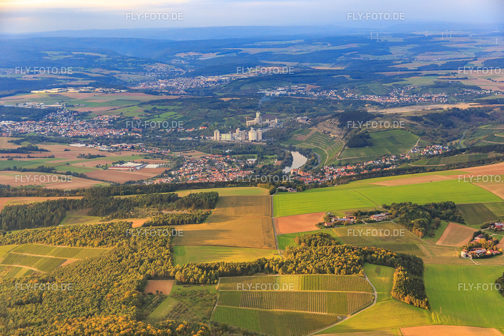Ortsansicht am Main von Süden | Luftbild: Ortsansicht am Main von Süden im Ortsteil Lengfurt in Triefenstein im Bundesland Bayern in Deutschland. Foto: IMG_073641.jpg vom 26.09.2014 durch Werner Riehm/FLY-FOTO.de - Realisiert mit Pictrs.com