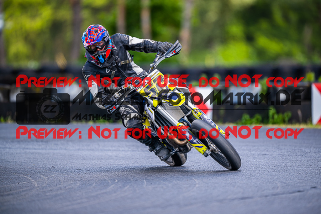 MaZZes_FotoMatrix_220528_1517 | Fotograf Mathias Schmid
Sportfotograf,
Eventfotograf,
Hochzeitsfotograf,
Portraitfotograf