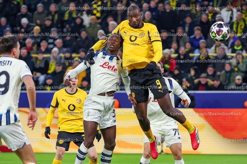 UCL17022601015 | 17.02.2026, Fußball, UEFA Champions League, Borussia Dortmund - Atalanta Bergamo, BVB Stadion, Play-Offs Hinspiel, Saison 2025 2026: Torschuss Treffer Kopfballtor Kopfball Tor zum 1:0 durch Torschütze Serhou Guirassy&nbsp;(BVB #09)    Regulations prohibit any use of photographs as image sequences and or quasi-video.