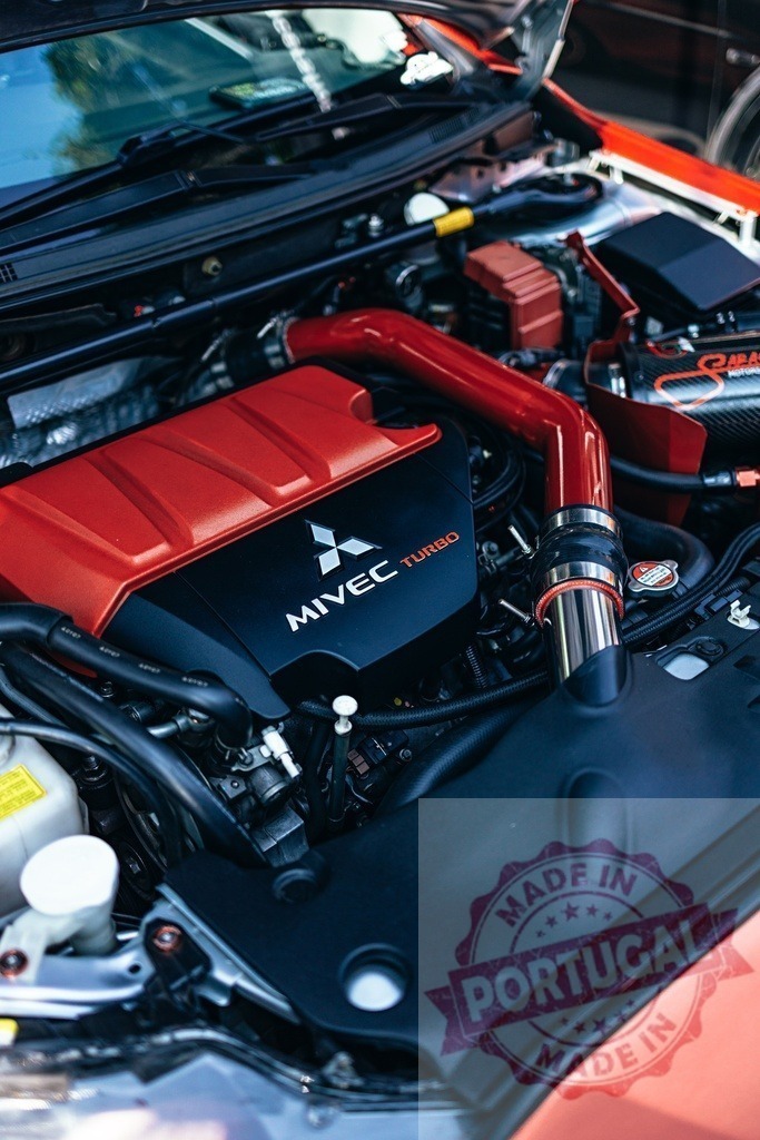 Mitsubishi MIVEC turbo engine showing automotive performance details | MIVEC turbo engine in an open hood showing detailed automotive mechanics - Realisiert mit Pictrs.com