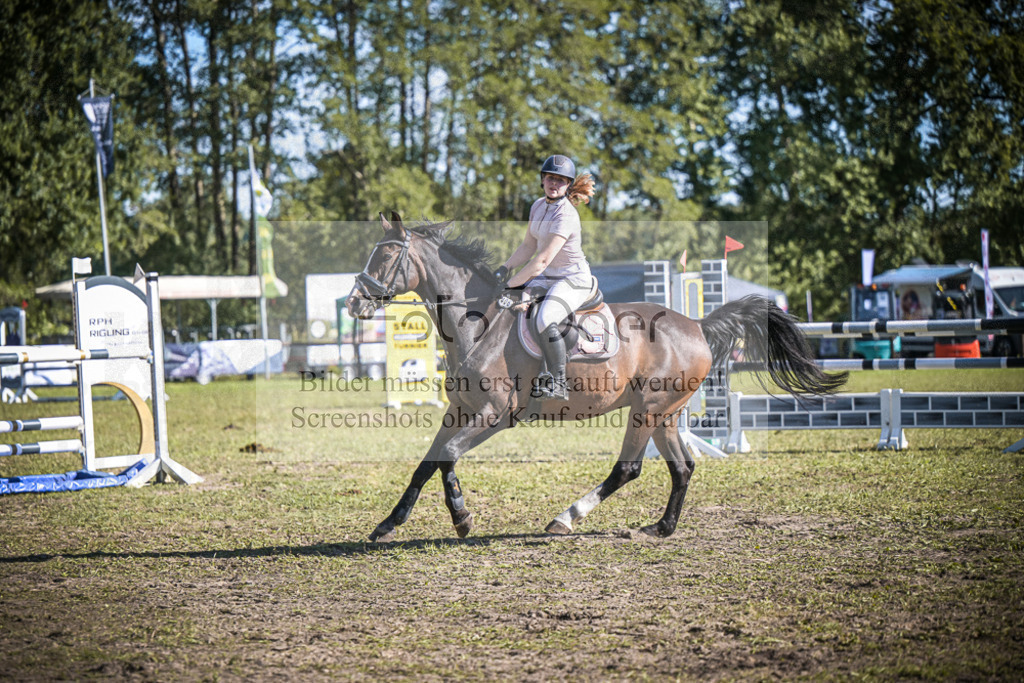 DOS_0305 | Entdecke hochwertige Reitturnierfotos von Foto Oger. Professionell, emotional und authentisch – jetzt Lieblingsmomente im Shop bestellen.Deutschlandweite Turnierfotografie. - Realisiert mit Pictrs.com