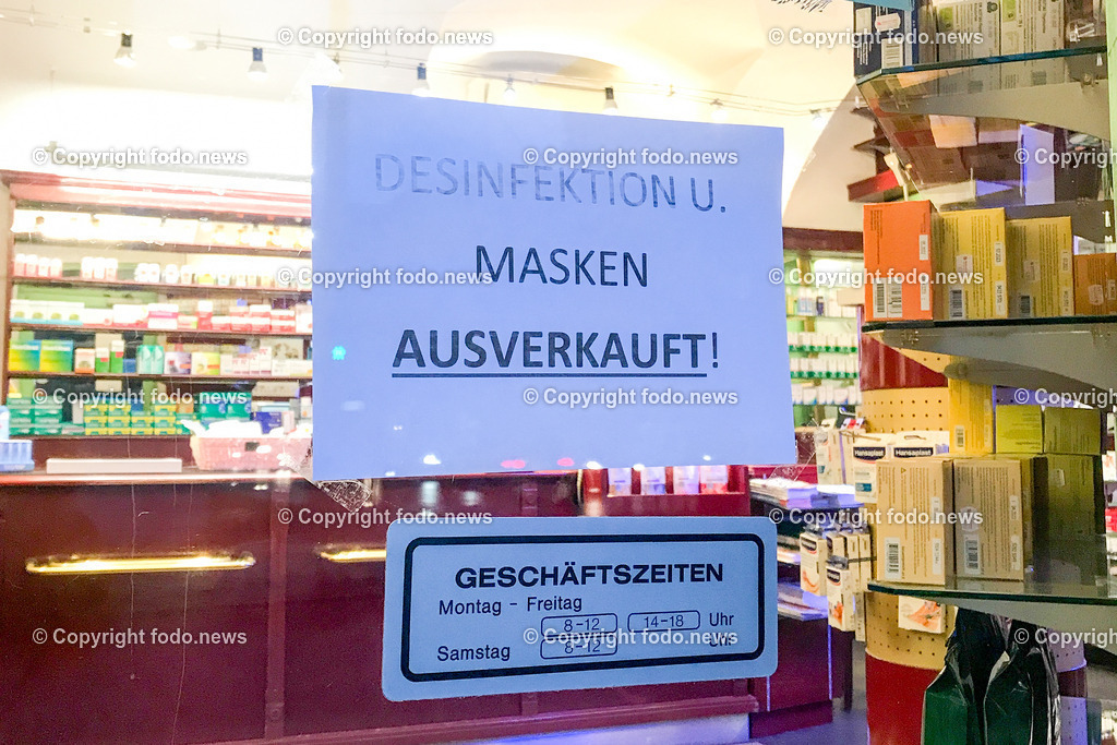 Corona_ 5 Jahre Covid Lockdown_ 15.03.2025-2 | 15.03.2025, Linz, AUT, Corona, 5 Jahre Covid Lockdown, im Bild Stadtansichten, Themenbild, Apotheke, Schild, Information, Masken, Desinfektion, Ausverkauft