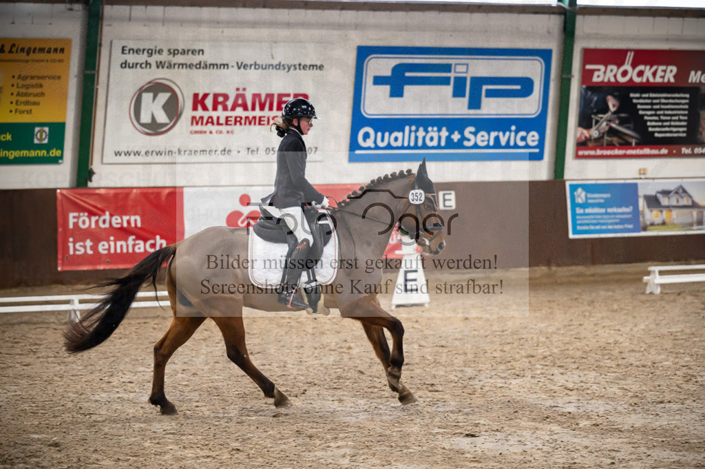 Hallenreittunier Voxtrup 2023 | Entdecke hochwertige Reitturnierfotos von Foto Oger. Professionell, emotional und authentisch – jetzt Lieblingsmomente im Shop bestellen.Deutschlandweite Turnierfotografie. - Realisiert mit Pictrs.com