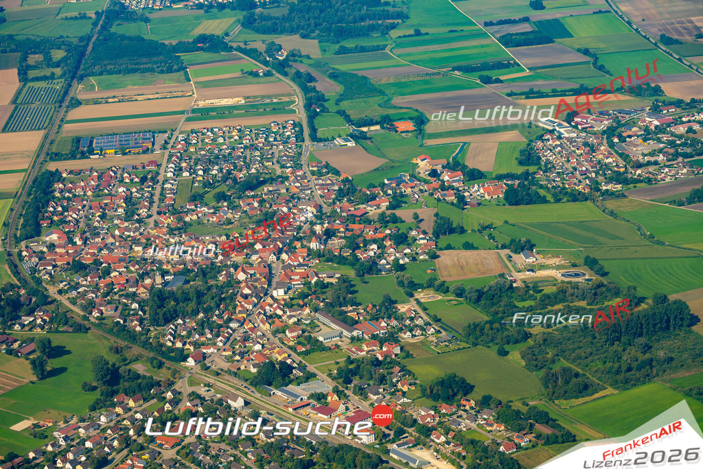 Das Luftbild zeigt :  Burgheim - Die Luftaufnahme wurde 2024 vom UL-Flugzeug aus erstellt ( keine Drohne ) - Hochauflösende Luftaufnahme - Für grossformatige Ausdrucke geeignet. Die Geschenkidee !Mit Lizenz und Bildrechte bestellbar