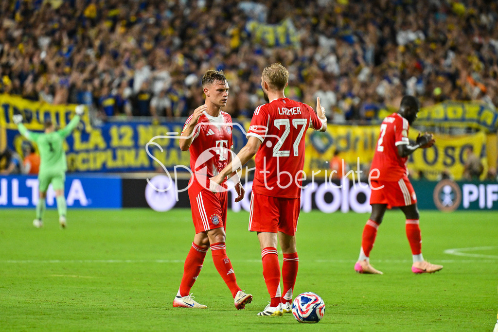 FC Bayern München - Boca Juniors | Die Spieler des FC Bayern freuen sich ueber den Sieg gegen die Boca Juniors / FIFA Club World Cup: FC Bayern Muenchen - Boca Juniors, Hard Rock Stadium am 20.06.2025 / NOT FOR SALE IN USA / Joshua KIMMICH (FC Bayern Muenchen 6), Konrad LAIMER (FC Bayern Muenchen 27)