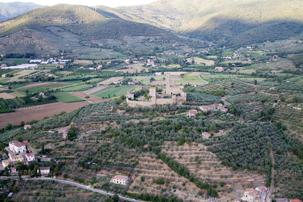 Vue aérienne: Vue de la ville à Poggiolo dans le département Toscane, Italie. Photo: IMG_43283.jpg prise le 24/07/2011 par Werner Riehm/FLY-FOTO.eu – Résolution de l'original: 4272 x 2848 px