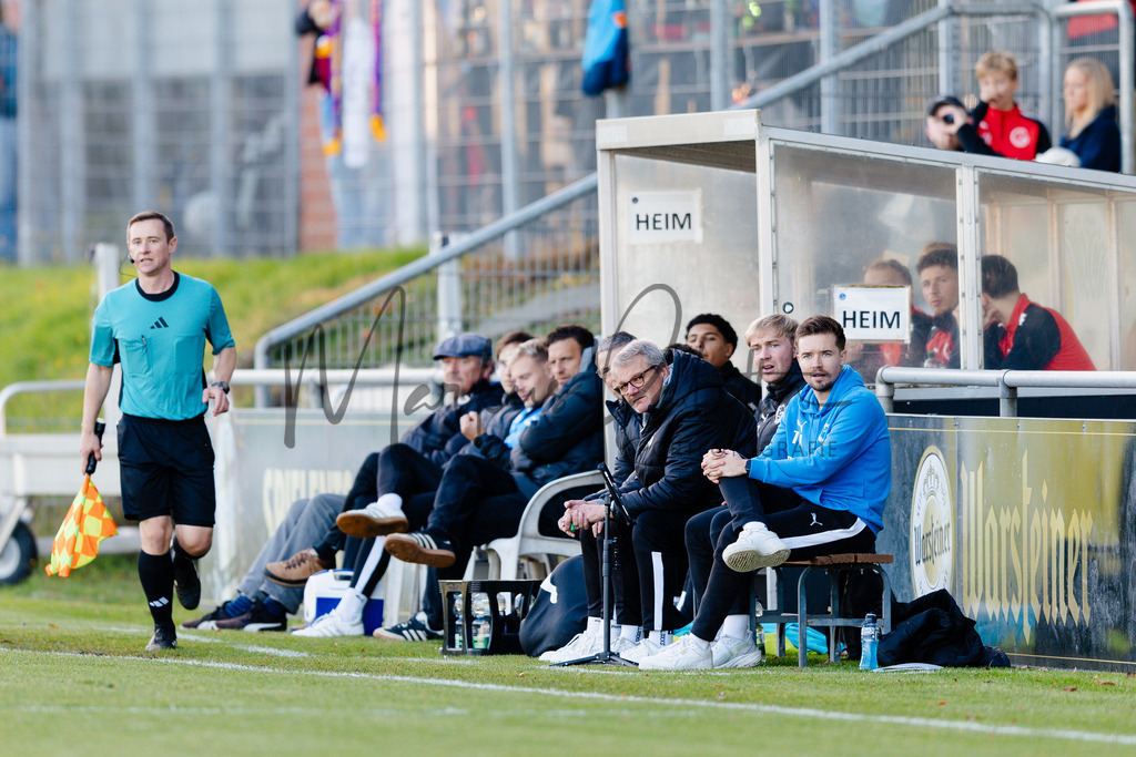 Oberliga Westfalen, Saison 2025/26, 13. Spieltag: 1. FC Gievenbeck - Türkspor Dortmund 2000 | Münster, 02.11.2025: Oberliga Westfalen, 13. Spieltag, 1. FC Gievenbeck empfängt Türkspor Dortmund 2000 im Sportpark Gievenbeck in Münster. Foto: sportfotografie.ms | Markus Paletta - Realisiert mit Pictrs.com