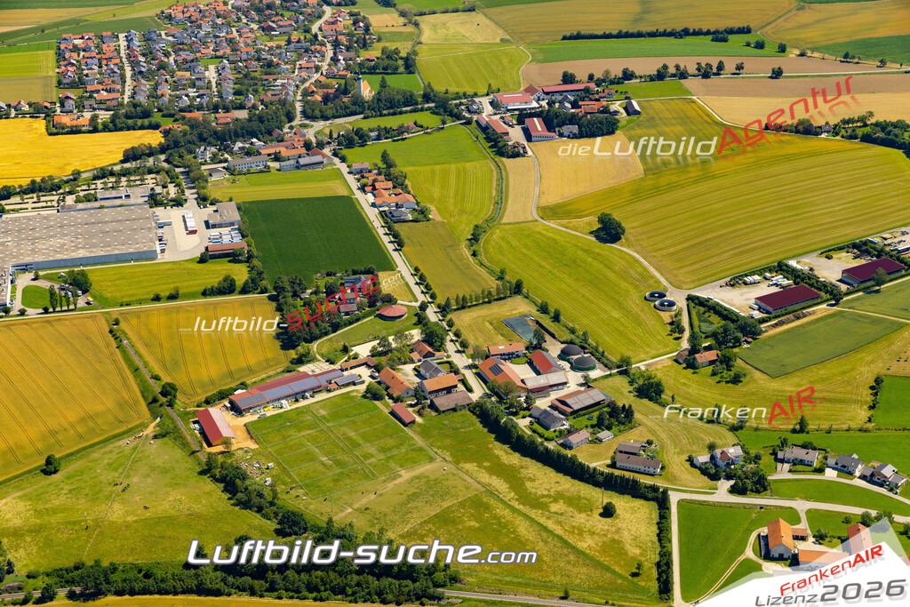 Aktuelles Luftbild von Aich Bodenkirchen - Die Luftaufnahme wurde 2022 mittels UL-Flugzeug erstellt ( keine Drohne ) - hochauflösende Kamera-Systeme von  Canon -Beste Qualität - Für grossformatige Ausdrucke geeignet. Die Geschenkidee !