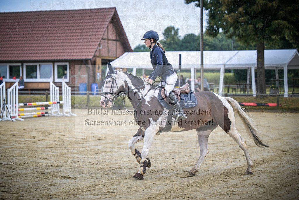 DOS_9378 | Entdecke hochwertige Reitturnierfotos von Foto Oger. Professionell, emotional und authentisch – jetzt Lieblingsmomente im Shop bestellen.Deutschlandweite Turnierfotografie. - Realisiert mit Pictrs.com