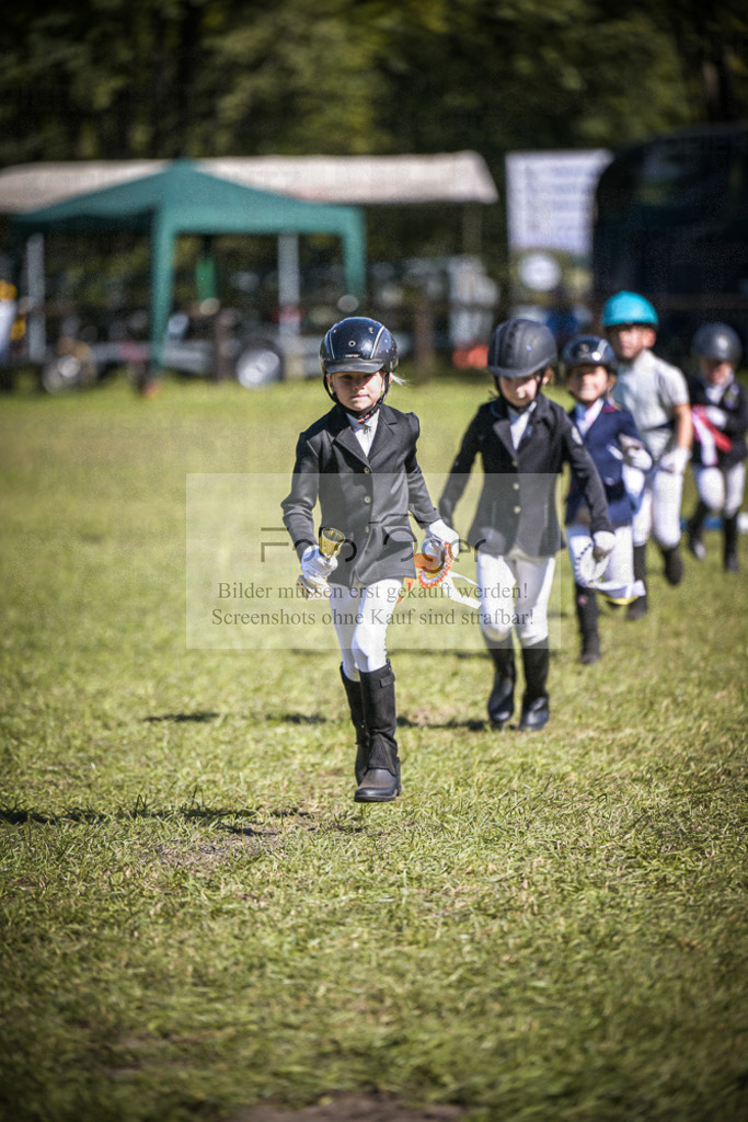 DOS_0605 | Entdecke hochwertige Reitturnierfotos von Foto Oger. Professionell, emotional und authentisch – jetzt Lieblingsmomente im Shop bestellen.Deutschlandweite Turnierfotografie. - Realisiert mit Pictrs.com