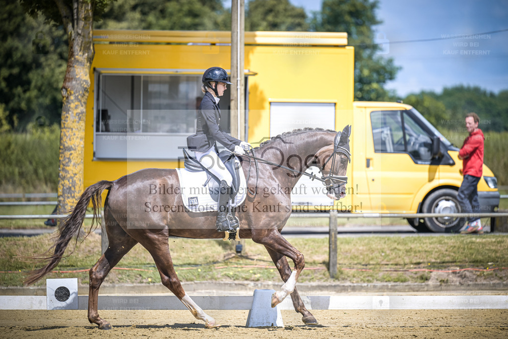 DOS_0743 | Entdecke hochwertige Reitturnierfotos von Foto Oger. Professionell, emotional und authentisch – jetzt Lieblingsmomente im Shop bestellen. - Realisiert mit Pictrs.com