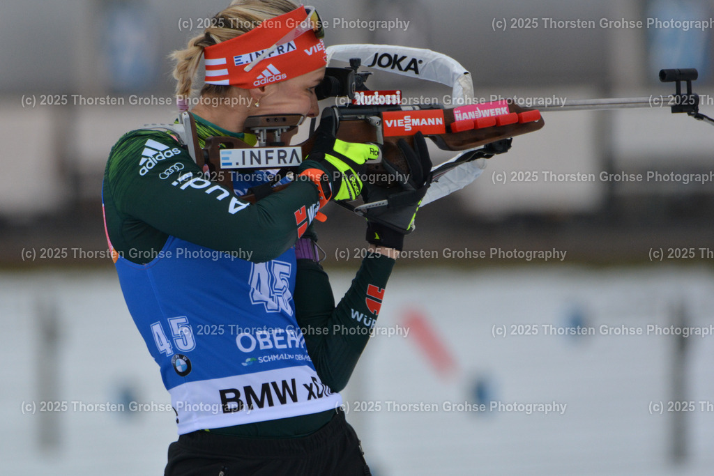 IBU WC Biathlon Oberhof 2018 | HERRMANN Denise (GER) beim Anschiessen vor dem Rennen; IBU WC Biathlon Oberhof 2018, 10 km Verfolgung der Frauen am 06.01.2018 in der DKB Ski Arena in Oberhof, (Deutschland) - Realisiert mit Pictrs.com