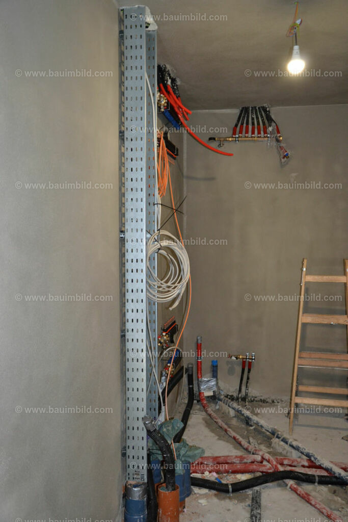 bib-lg17-elektroinstallation-0205 | Nach LV-Leistungsgruppen sortierte Detailfotos über den Bau eines Hauses. Alle Hausbau-Bilder direkt vom Urheber und Autor der Website Haus-Selber-Bauen.com