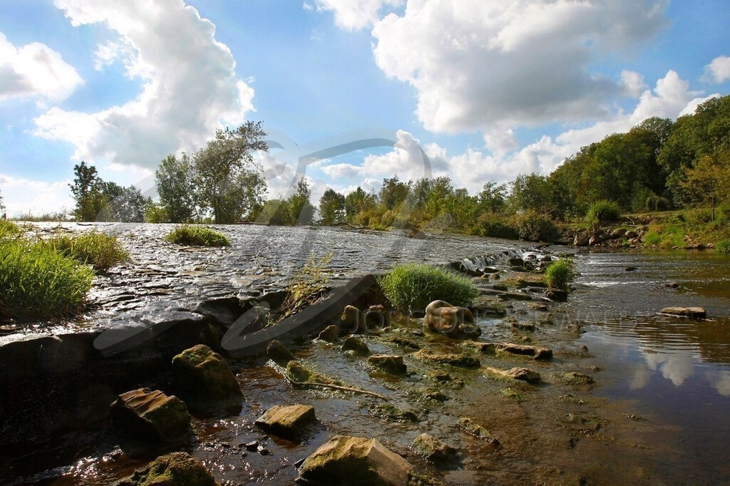 NatureArt-LEINEWEHR_0429 | Wolken über dem Leinewehr | #001 | Modell: Virginia | Foto: Tschiponnique Skupin - Realisiert mit Pictrs.com