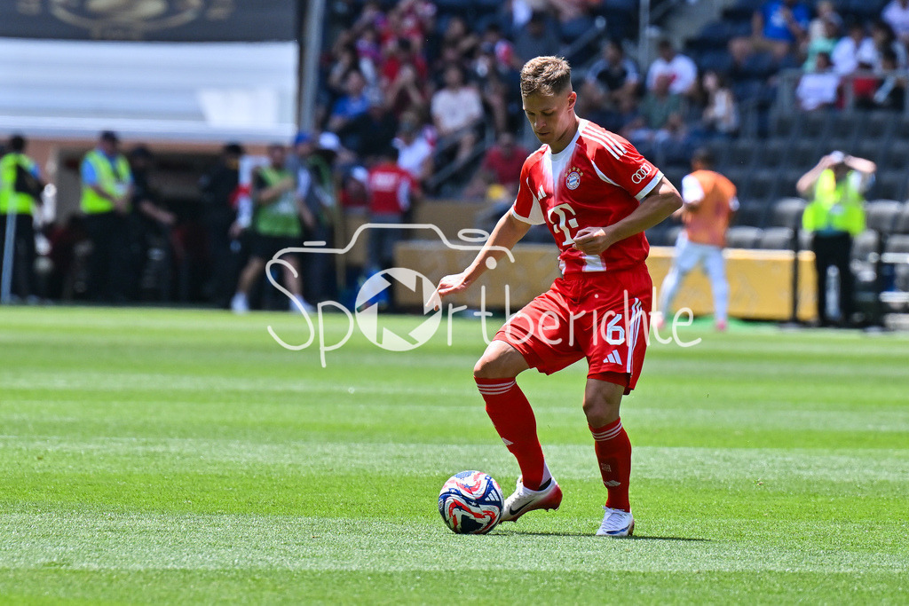 FC Bayern München - TQL Stadium | am BAll Joshua KIMMICH (FC Bayern Muenchen 6) / Einzelfoto / Freisteller / FIFA Club World Cup: FC Bayern Muenchen - Auchkland City FC, TQL Stadium am 15.06.2025 / BLD / ZDF / NOT FOR SALE IN USA