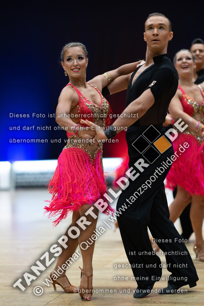 20230114-10340 | Hier finden Sie Tanz Bilder vom Latein und Standard Formationen tanzen. Sportbilder vom Tanzsport. Schöne Fotos und von Weltmeisterschaft, Europameisterschaft, Bundesliga, Regionalliga, Oberliga und Landesliga sowie von GOC Stuttgart, DanceComp, WM Bremen