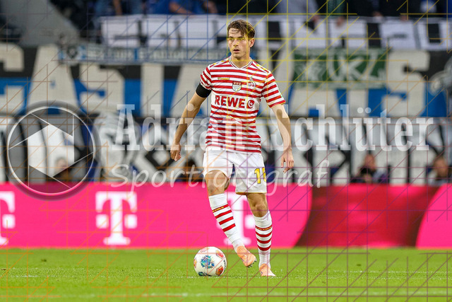 1. FC Köln vs Hamburger SV - 1. Bundesliga  | Köln, Deutschland, 02.11.25:   Jakub Kaminski (1. FC Köln) in Aktion am Ball, Einzelaktion waehrend des Spiels der Bundesliga zwischen  1. FC Köln vs Hamburger SV in der RheinEnergieStadion(Foto von Brauer-Fotoagentur / Adrian Schlueter)