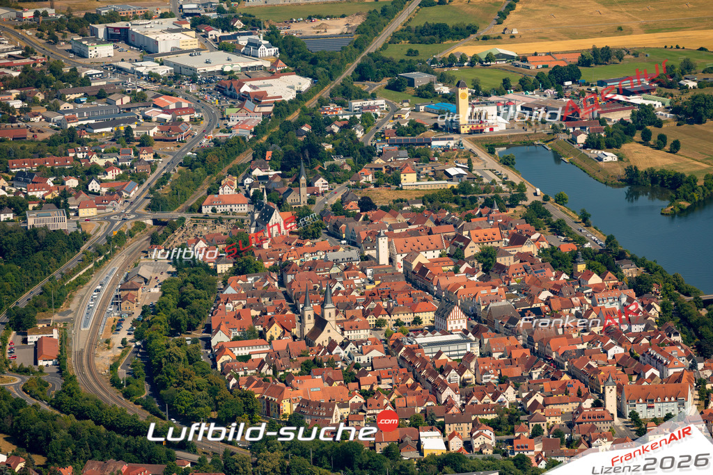 Das Luftbild zeigt :  Haßfurt - Die Luftaufnahme wurde 2023 vom UL-Flugzeug aus erstellt ( keine Drohne ) - Hochauflösende Luftaufnahme - Für grossformatige Ausdrucke geeignet. Die Geschenkidee !Mit Lizenz und Bildrechte bestellbar