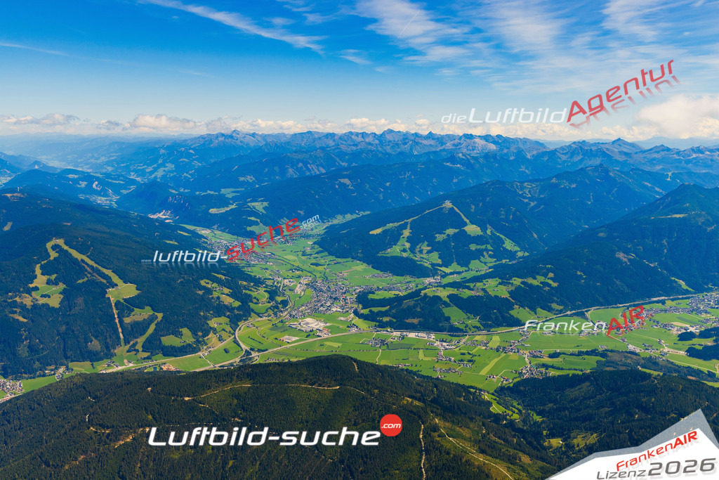 Luftaufnahme von  Altenmarkt im Pongau - Die Luftaufnahme wurde 2025 vom UL-Flugzeug heraus erstellt ( keine Drohne ) - Hochauflösende Luftaufnahme - für professionelle Ausdrucke geeignet. Die Geschenkidee !Mit Lizenz und Bildrechte bestellbar