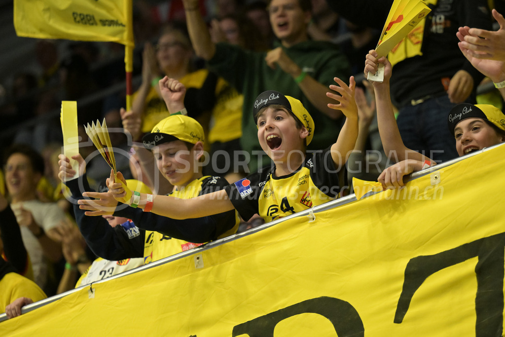 Zug United vs HC Rychenberg - 22. February 2025 | Zug United vs HC RychenbergSporthalle Wankdorf, BernHCR-Fans feiern.Bild: Sportfotografie Markus Aeschimann | www.markus-aeschimann.ch - Realisiert mit Pictrs.com