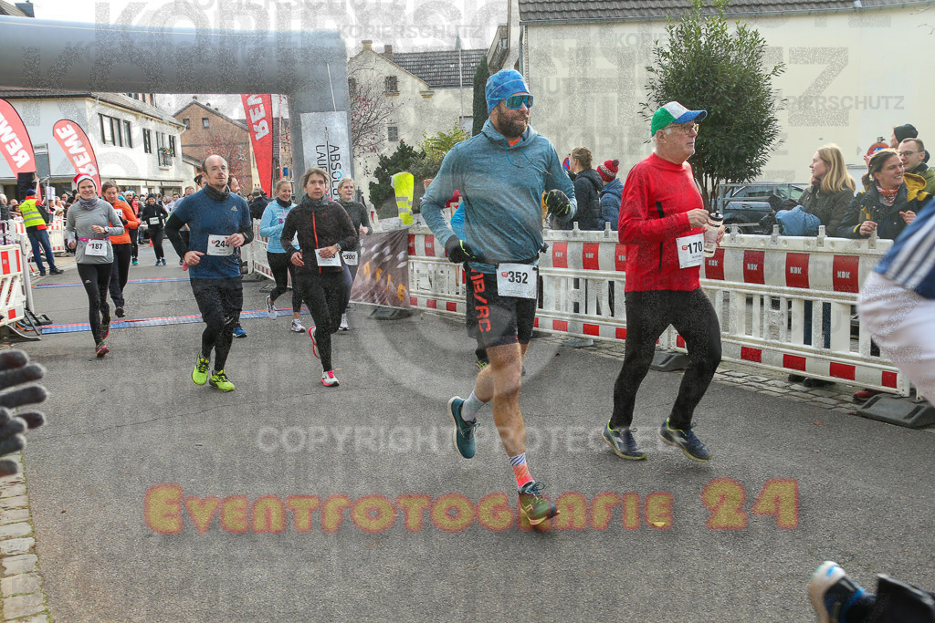 221127_1129_EX1_1733 | Sportfotografie im Rhein-Sieg Kreis, Köln, Bonn, NRW, Rheinland Pfalz, Hessen, etc. Unser Tätigkeitsfeld umfasst den Laufsport vom Volkslauf über den Marathon, Duathlon, Triathon bis zum Ultralauf wie Kölnpfad Ultra oder Schindertrail.