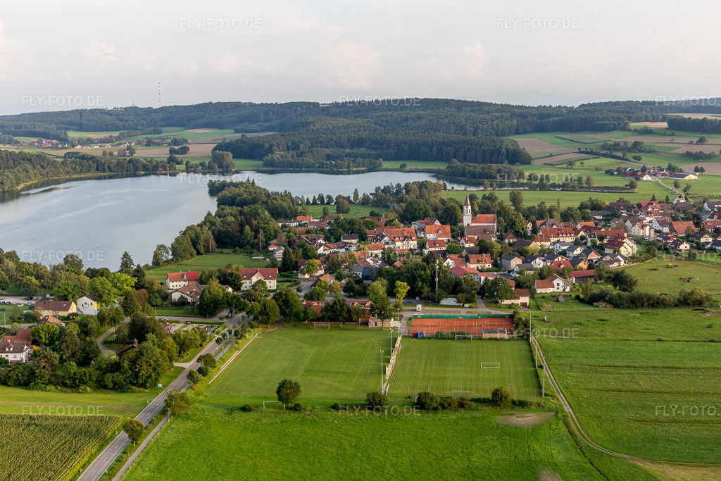 Luftbild: Uferbereichen des Ruschweiler und Volzer See in Ruschweiler im Ortsteil Ruschweiler in Illmensee im Bundesland Baden-Württemberg in Deutschland. Foto: IMG_102939.jpg vom 26.08.2017 durch Werner Riehm/FLY-FOTO.de