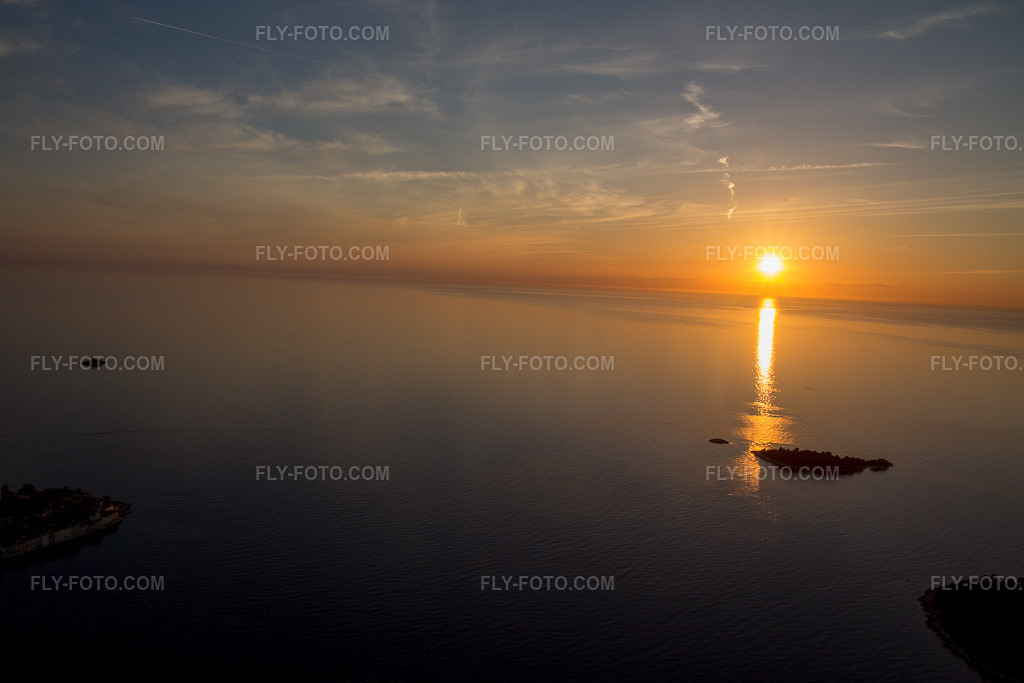 Aerial view: View of the town in Rovinj in the state Gespanschaft Istrien, Croatia. – Photo: IMG_106187.jpg taken on 04/13/2018 by Werner Riehm/FLY-FOTO.com – Resolution of the original: 5472 x 3648 px