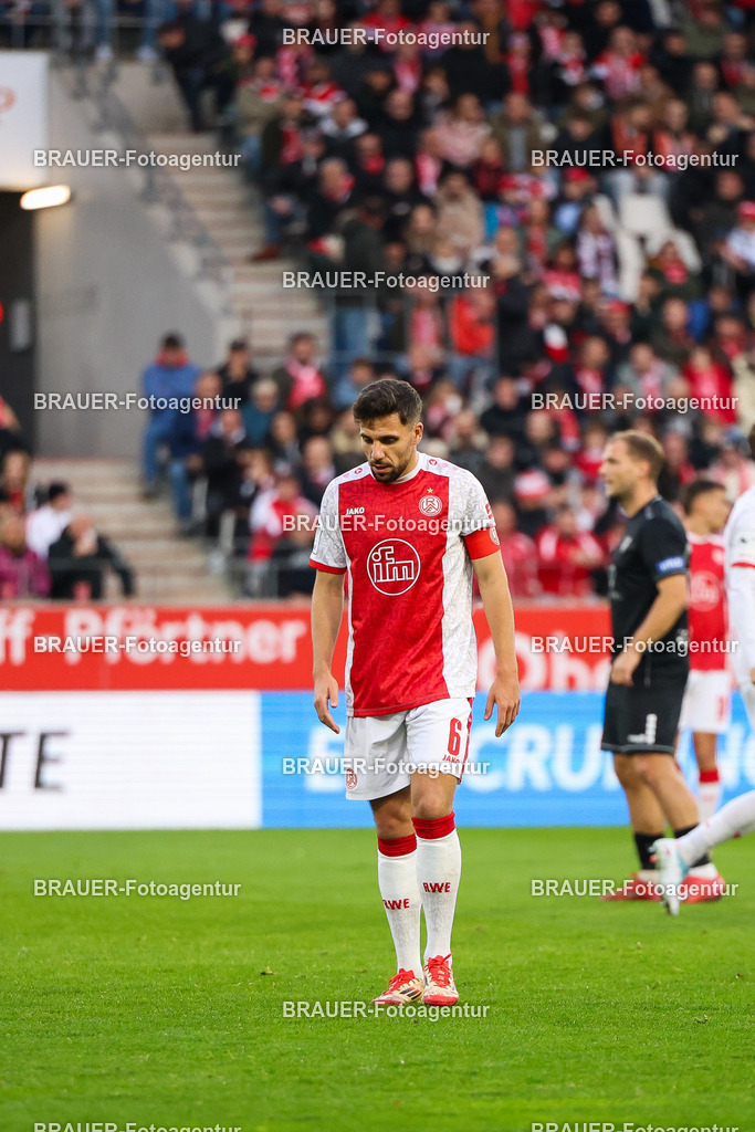 Rot-Weiss Essen - 1.Fc Schweinfurt | Essen, Deutschland, 02.11.2025 Ahmet Arslan  (Rot-Weiss Essen) schaut während des 3.Liga Spiels zwischen  Rot-Weiss Essen und 1.Fc Schweinfurt am 02.11.2025 im Stadion an der Hafenstraße in Essen. (Foto von Timo Bluhmki-Schmidt/Brauer Fotoagentur
