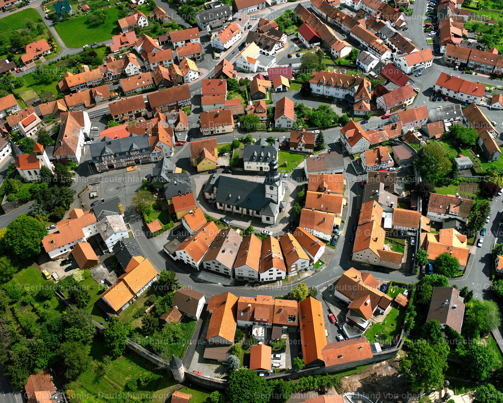 2615414 | HERBSTEIN 09.06.2006 Ortsansicht der Straßen und Häuser der Wohngebiete in Herbstein im Bundesland Hessen, Deutschland // Town View of the streets and houses of the residential areas in Herbstein in the state Hesse, Germany Foto: Gerhard Launer