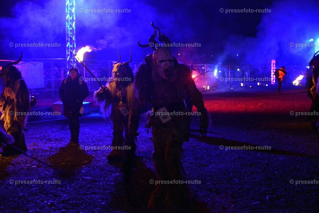 news-2022-Dez03-Krampusumzug-Reutte-WTV_5962 | Info aus dem Bezirk Reutte/Ausserfern Tirol sowie eine umfangreiche Bilddatenbank über die gesamte Region: Lechtal, Talkessel Reutte, Tannheimertal, Zwischentoren. Lech, Plansee, Zugspitze, Grenztunnel, B179, Fernpassstraße, Verkehr, Lawinen, Tradition, - Realisiert mit Pictrs.com