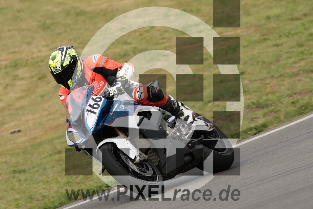 0116-20250503_10209 | Schöne Erinnerungen an spannende Momente - das festzuhalten ist unser Job. PIXELrace.de ist seit 2003 auf den Rennstrecken Europas unterwegs um die Action draußen beim Fahren und die wunderbare Stimmung imm Fahrerlager für euch einzufangen.